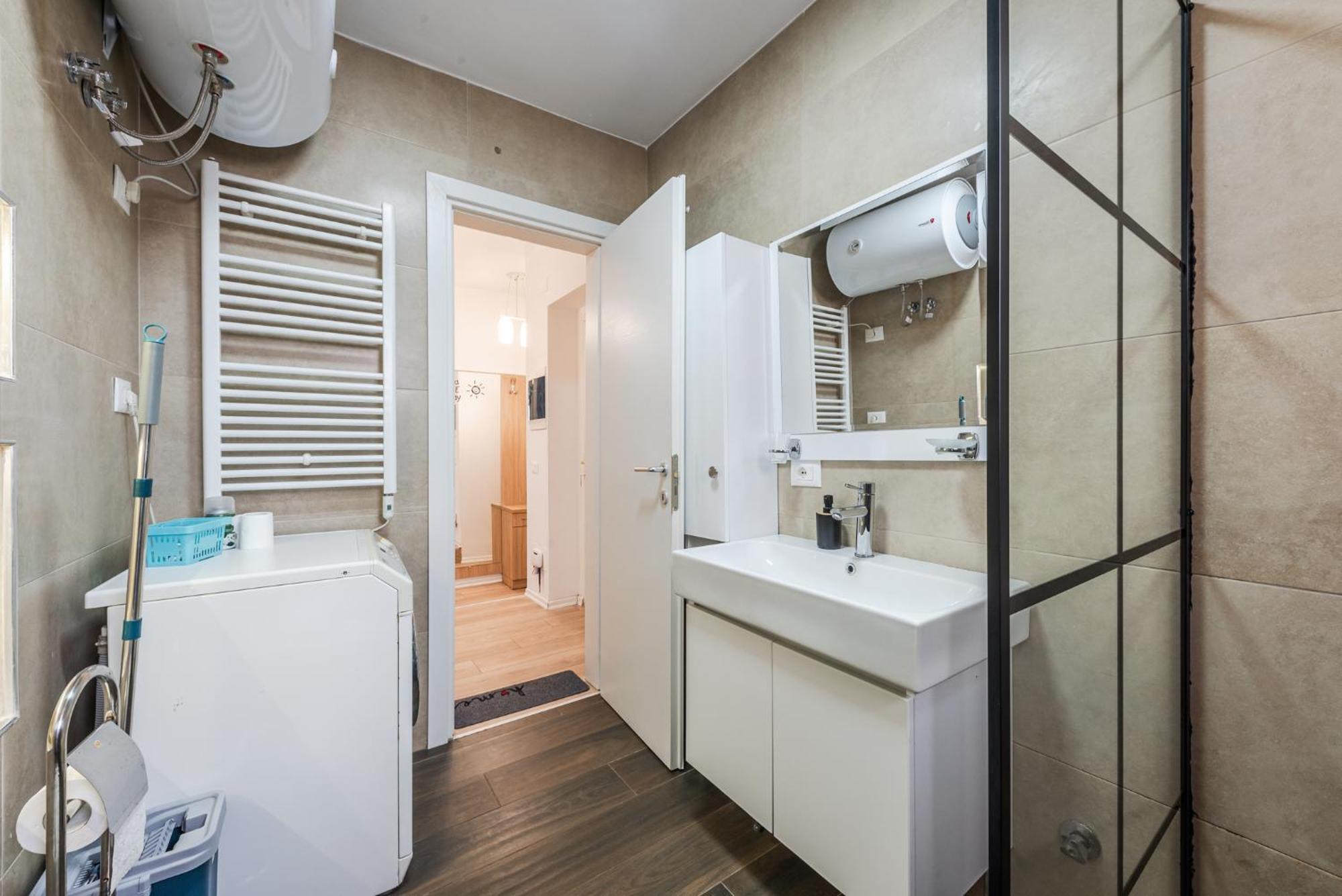 Noir Apartment By Kondo Stays Tiran Dış mekan fotoğraf